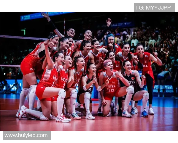 土耳其女排与波兰女排激战正酣谁将赢得这场巅峰对决 土耳其女排与波兰女排激战正酣谁将赢得这场巅峰对决