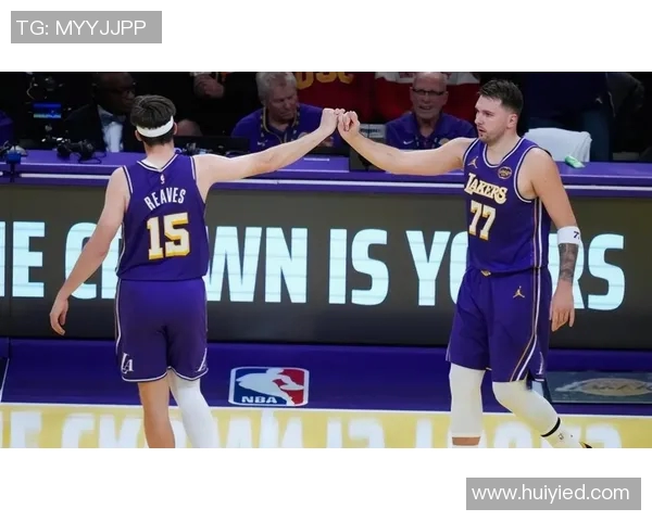 热火与湖人激战1211精彩回顾双方球员表现亮眼引发球迷热议